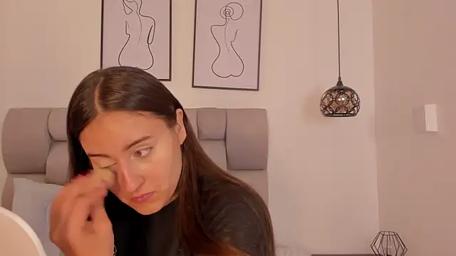 Snapshot of Hanna_Evans__ chatting on 10/21/25, 12:04 Hanna Evans online show from 10/21/25, 12:04