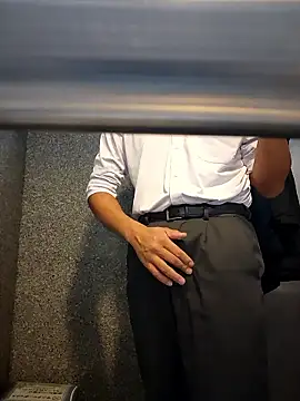 ikeike-kun online show from 11/17/25, 09:13