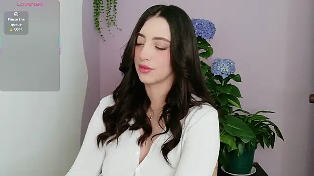 Snapshot of Rebbecawhite_meow chatting on 02/20/26, 08:00 Rebbecawhite meow online show from 02/20/26, 08:00