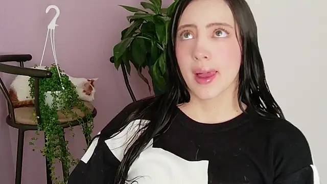 Snapshot of Rebbecawhite_meow chatting on 04/05/26, 05:08 Rebbecawhite meow online show from 04/05/26, 05:08