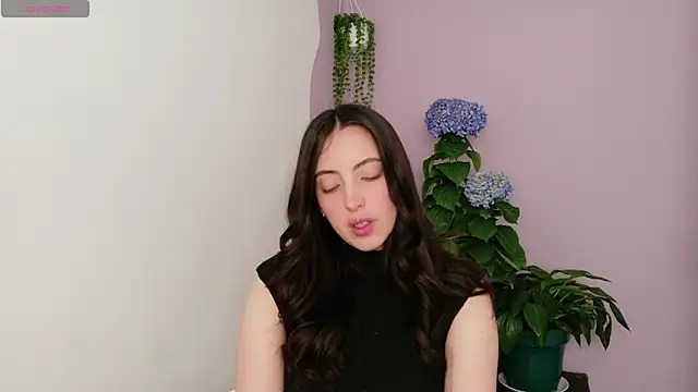 Snapshot of Rebbecawhite_meow chatting on 02/21/26, 05:37 Rebbecawhite meow online show from 02/21/26, 05:37