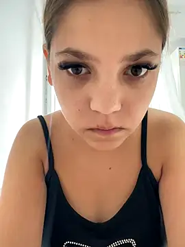 18teengirl3 online show from 09/13/25, 09:31