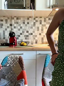 18teengirl3 online show from 09/22/25, 10:10