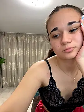 18teengirl3 online show from 10/07/25, 11:00