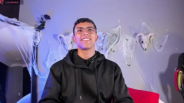 Snapshot of Colstorw_ chatting on 10/22/25, 10:36 Colstorw online show from 10/22/25, 10:36