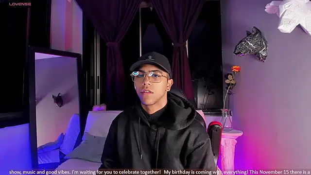 Snapshot of Colstorw_ chatting on 11/12/25, 10:19 Colstorw online show from 11/12/25, 10:19