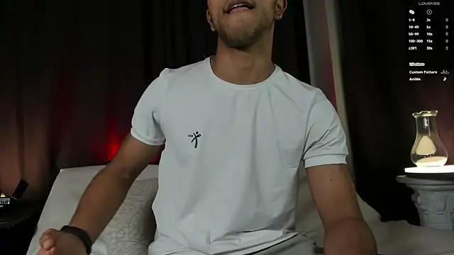 Snapshot of Colstorw_ chatting on 11/25/25, 10:26 Colstorw online show from 11/25/25, 10:26