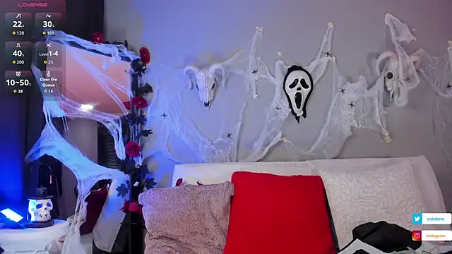 Snapshot of Colstorw_ chatting on 10/31/25, 10:45 Colstorw online show from 10/31/25, 10:45