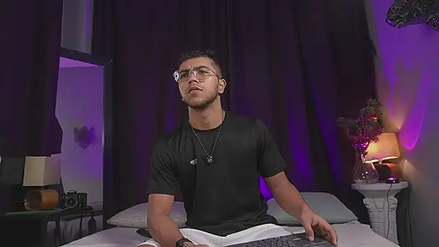 Colstorw  online show from 12/22/25, 10:04