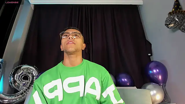 Snapshot of Colstorw_ chatting on 11/15/25, 10:30 Colstorw online show from 11/15/25, 10:30