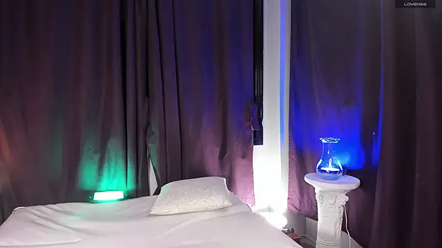 Snapshot of Colstorw_ chatting on 11/27/25, 10:16 Colstorw online show from 11/27/25, 10:16