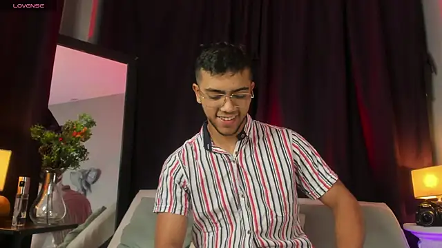 Snapshot of Colstorw_ chatting on 12/17/25, 10:09 Colstorw online show from 12/17/25, 10:09