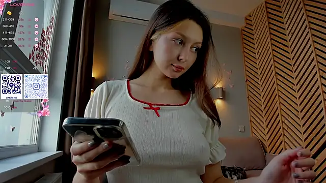 nerenuu  online show from 09/26/25, 10:22