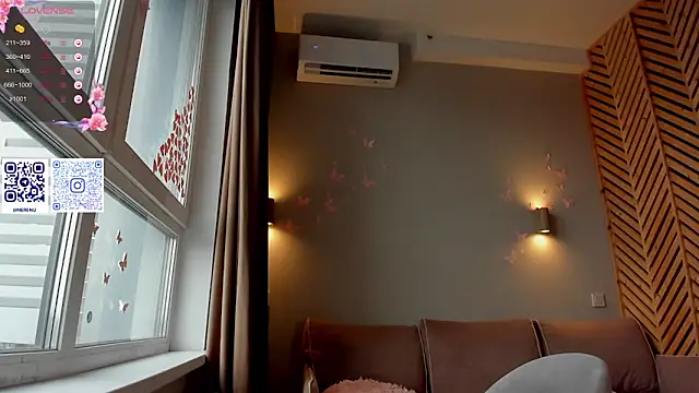 nerenuu  online show from 09/25/25, 11:16