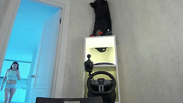 nerenuu  online show from 05/18/26, 11:59
