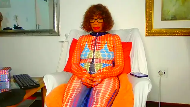 ModelZoee online show from 11/17/25, 05:28