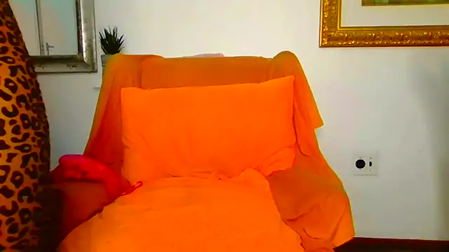 Snapshot of ModelZoee chatting on 06/20/26, 09:47 ModelZoee online show from 06/20/26, 09:47