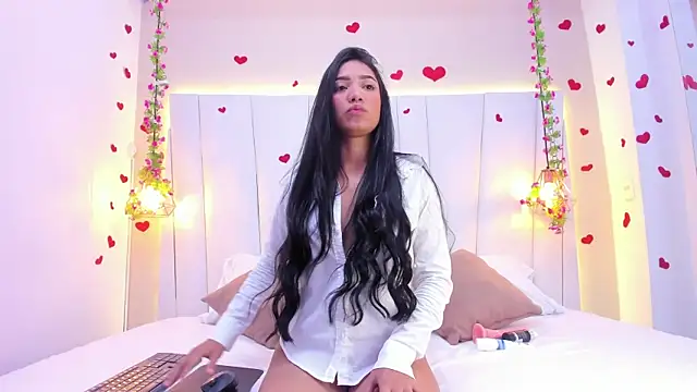 Snapshot of KarolHilton chatting on 03/18/25, 03:34 KarolHilton online show from 03/18/25, 03:34