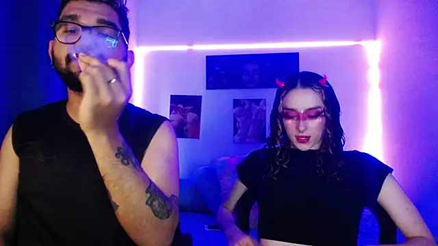 Snapshot of TwinFlamesX chatting on 09/11/25, 10:43 TwinFlamesX online show from 09/11/25, 10:43