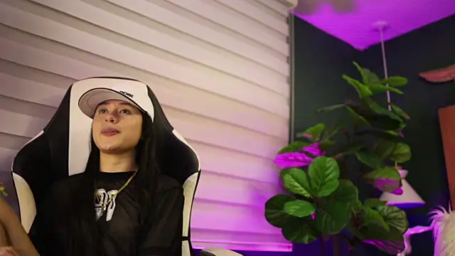 Danaa Rouse online show from 10/31/25, 09:22