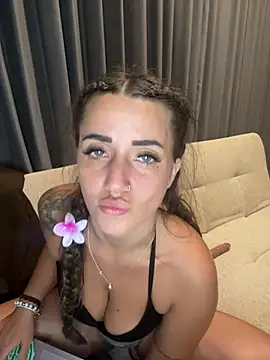 DarkVelvet online show from 04/14/26, 03:39