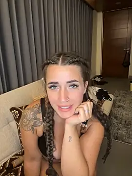 DarkVelvet online show from 04/15/26, 01:26