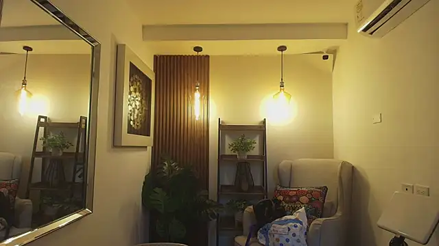 Snapshot of Coral_Lise chatting on 09/11/25, 11:21 Coral Lise online show from 09/11/25, 11:21