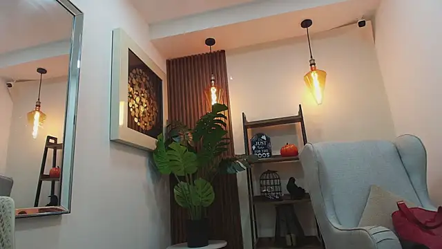 Snapshot of Coral_Lise chatting on 10/18/25, 11:23 Coral Lise online show from 10/18/25, 11:23