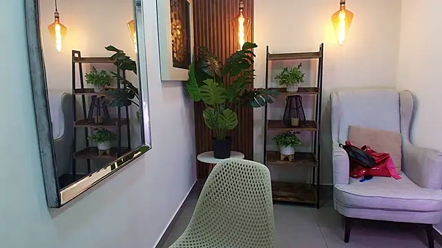 Snapshot of Coral_Lise chatting on 10/06/25, 11:11 Coral Lise online show from 10/06/25, 11:11