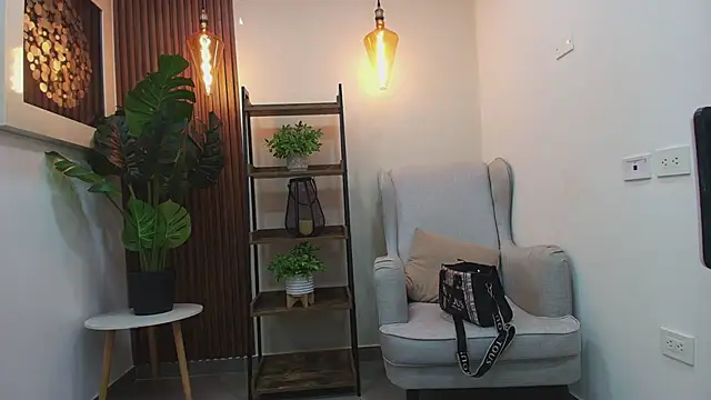 Snapshot of Coral_Lise chatting on 09/24/25, 11:06 Coral Lise online show from 09/24/25, 11:06