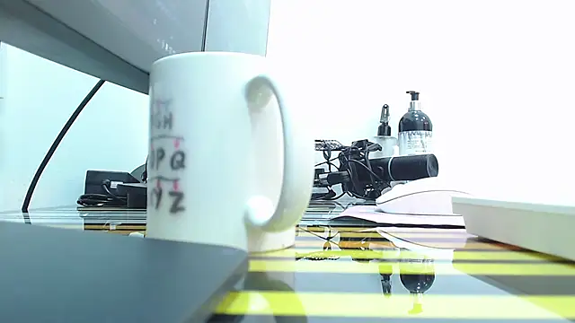 Snapshot of Coral_Lise chatting on 12/01/25, 11:00 Coral Lise online show from 12/01/25, 11:00