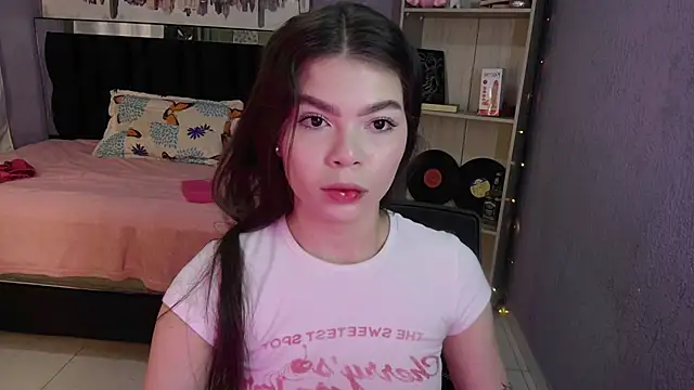 Snapshot of sweet_c4ndy chatting on 01/08/26, 02:34 sweet c4ndy online show from 01/08/26, 02:34