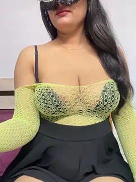 Snapshot of jhanvi_boo chatting on 06/11/26, 01:30 jhanvi boo online show from 06/11/26, 01:30