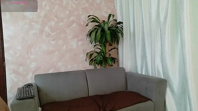 YuliethPetite online show from 05/05/26, 01:25