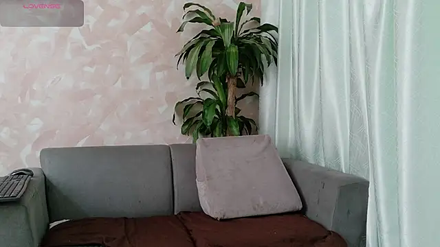 YuliethPetite online show from 05/04/26, 02:42
