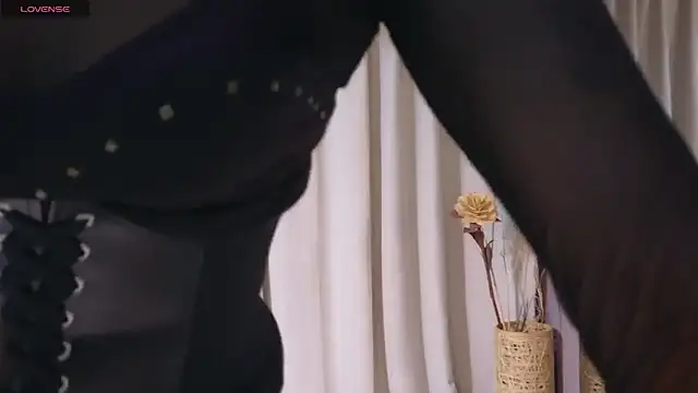 YuliethPetite online show from 03/01/26, 12:05