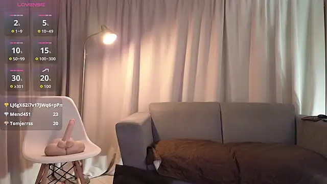 YuliethPetite online show from 12/16/25, 11:03