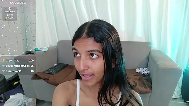 YuliethPetite online show from 05/11/26, 04:04