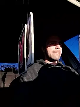 Snapshot of MaksDzubaV chatting on 03/11/26, 03:06 MaksDzubaV online show from 03/11/26, 03:06