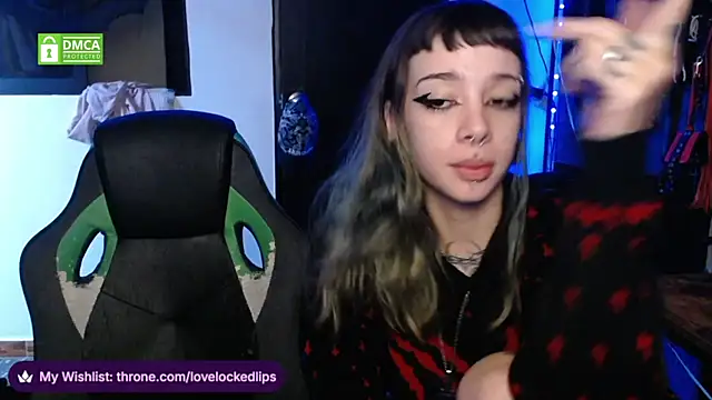 Snapshot of lovelockedlips chatting on 06/25/26, 12:32 lovelockedlips online show from 06/25/26, 12:32