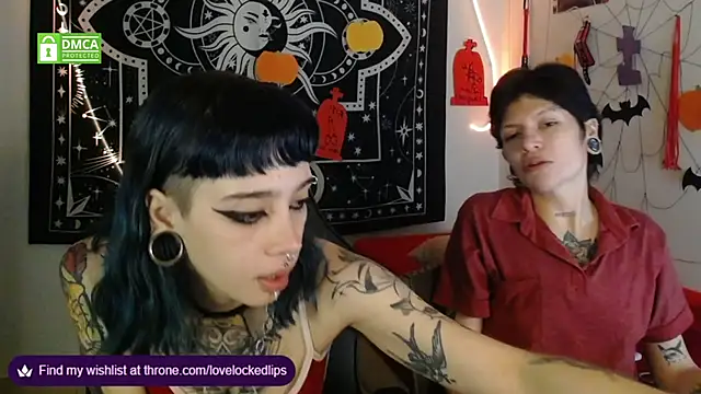 lovelockedlips online show from 10/28/25, 03:51