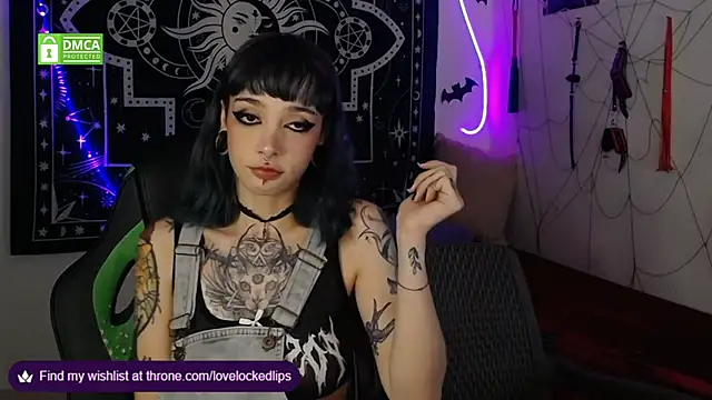 lovelockedlips online show from 11/18/25, 01:32