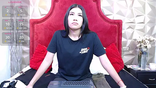 Lili Opal online show from 11/27/25, 12:05