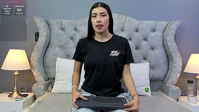 Lili Opal online show from 02/03/26, 12:10