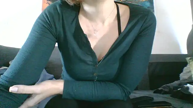 Snapshot of Ladyhot25 chatting on 03/17/25, 10:27 Ladyhot25 online show from 03/17/25, 10:27
