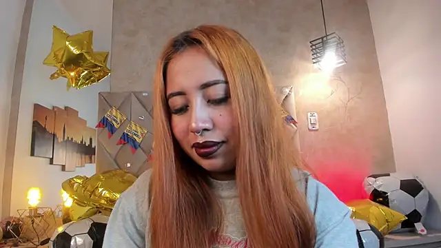 Snapshot of kailinmoonx chatting on 06/17/26, 12:59 kailinmoonx online show from 06/17/26, 12:59