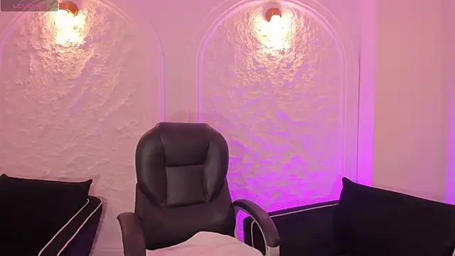 CandaseRussell online show from 12/15/25, 01:11