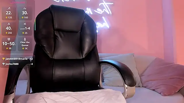 CandaseRussell online show from 12/13/25, 08:04