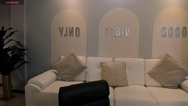 AmaliaCrus online show from 11/20/25, 08:42