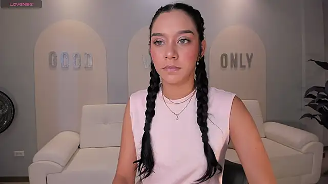 AmaliaCrus online show from 11/12/25, 08:23